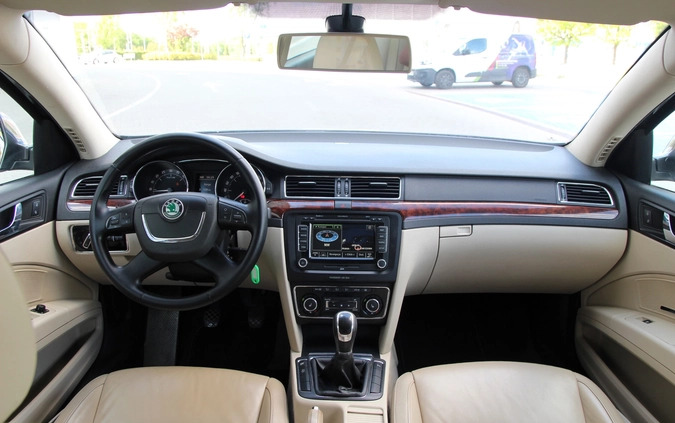 Skoda Superb cena 24900 przebieg: 299540, rok produkcji 2008 z Płock małe 667